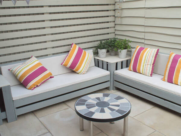 Sawn mint sandstone paving with outdoor patio set