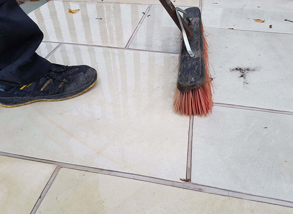 MAINTAINING YOUR PATIO : OUR CLEANING, SEALING AND MAINTENANCE GUIDE FOR PAVING