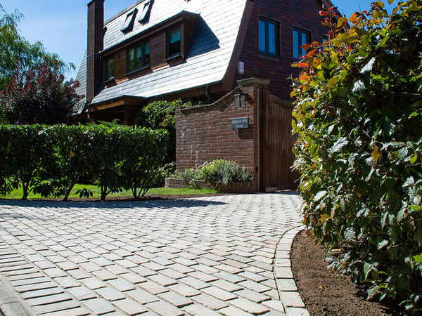 DRIVEWAY STYLE | OUR TUMBLED BRONTE SANDSTONE SETTS